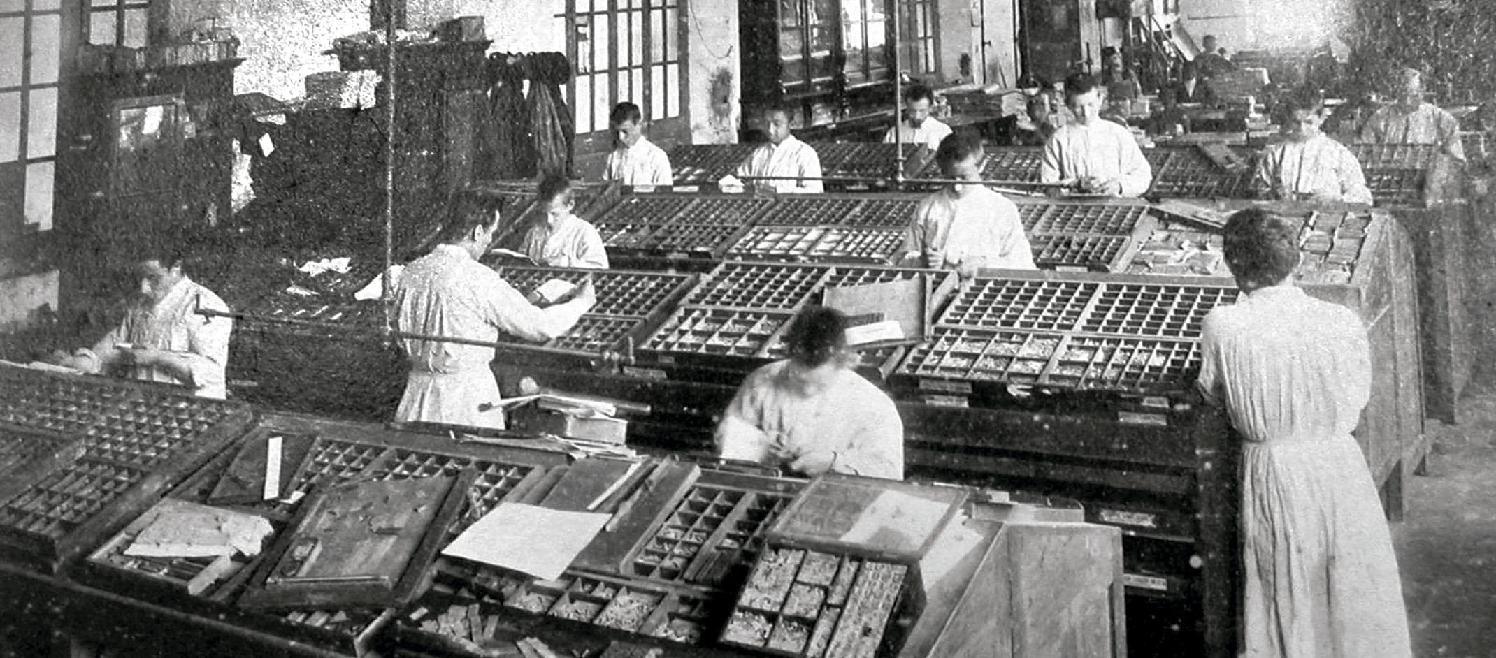 Imagem no tempo que pessoas imprimia as palavras com letras no molde de ferro.